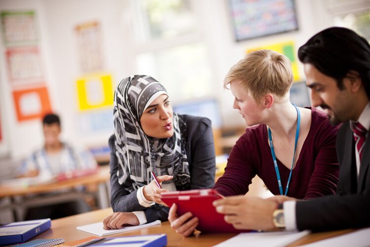 Teacher talking with two students in Bahrain