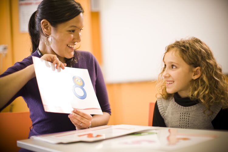 teacher and student in Italy looking at flashcard