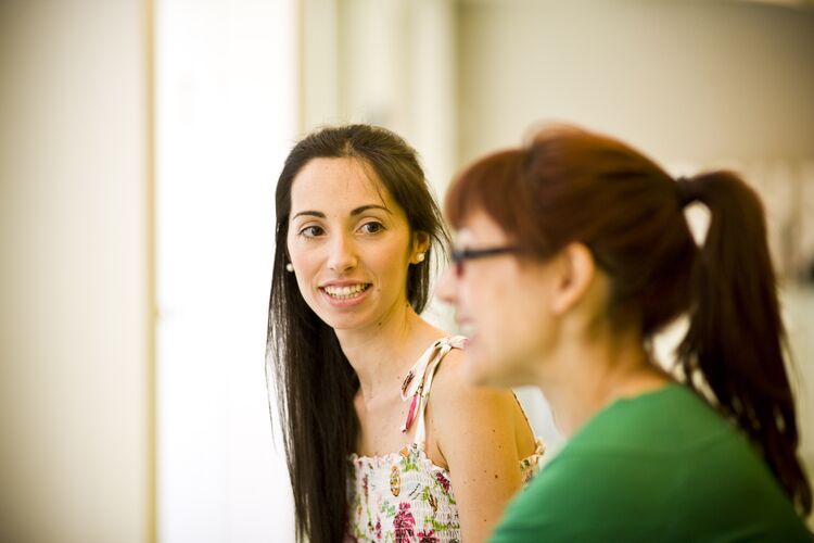 Two spanish students speaking together