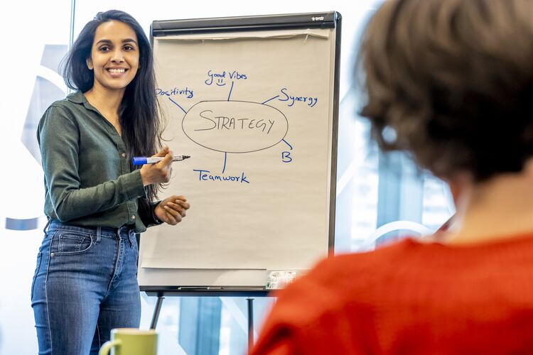 Woman in front of a mind map